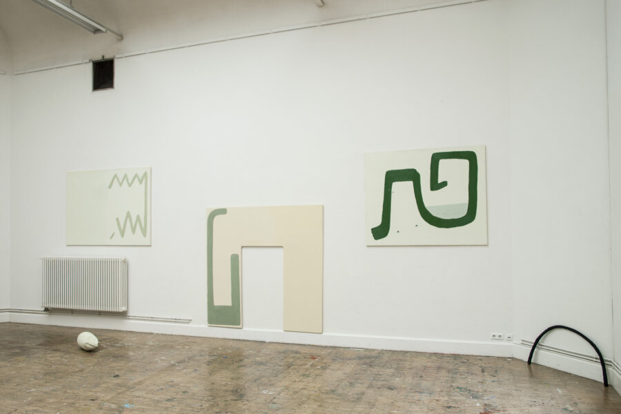 Amanda Ziemele (HfBK Dresden): Gaining Ground, 2018, olej na plátně, keramika, pigment